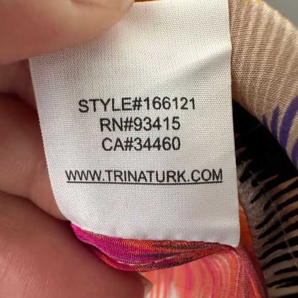 Trina Turk 100% Silk Watercolor Off the Shoulder Blouse XS - Picture 5 of 8